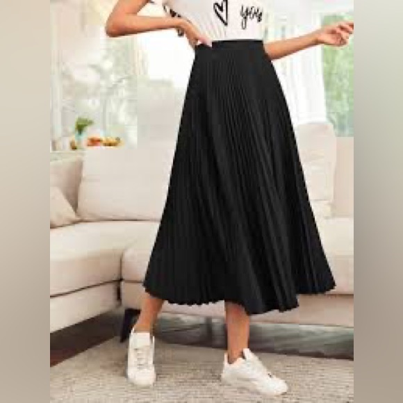 Sag Harbor Small Pleated Tea Length Skirt Black Vintage 10P Midi - Picture 3 of 6